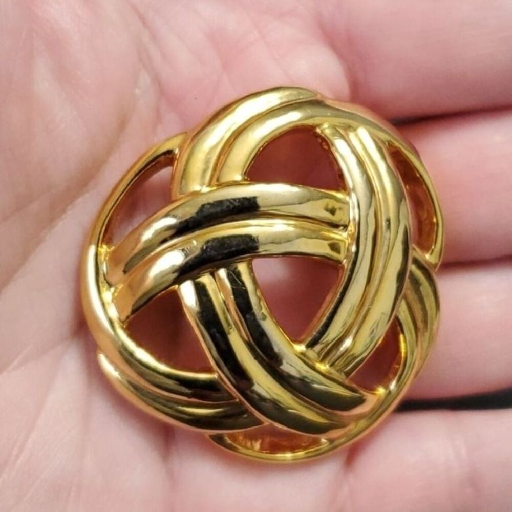 Gold tone woven look brooch